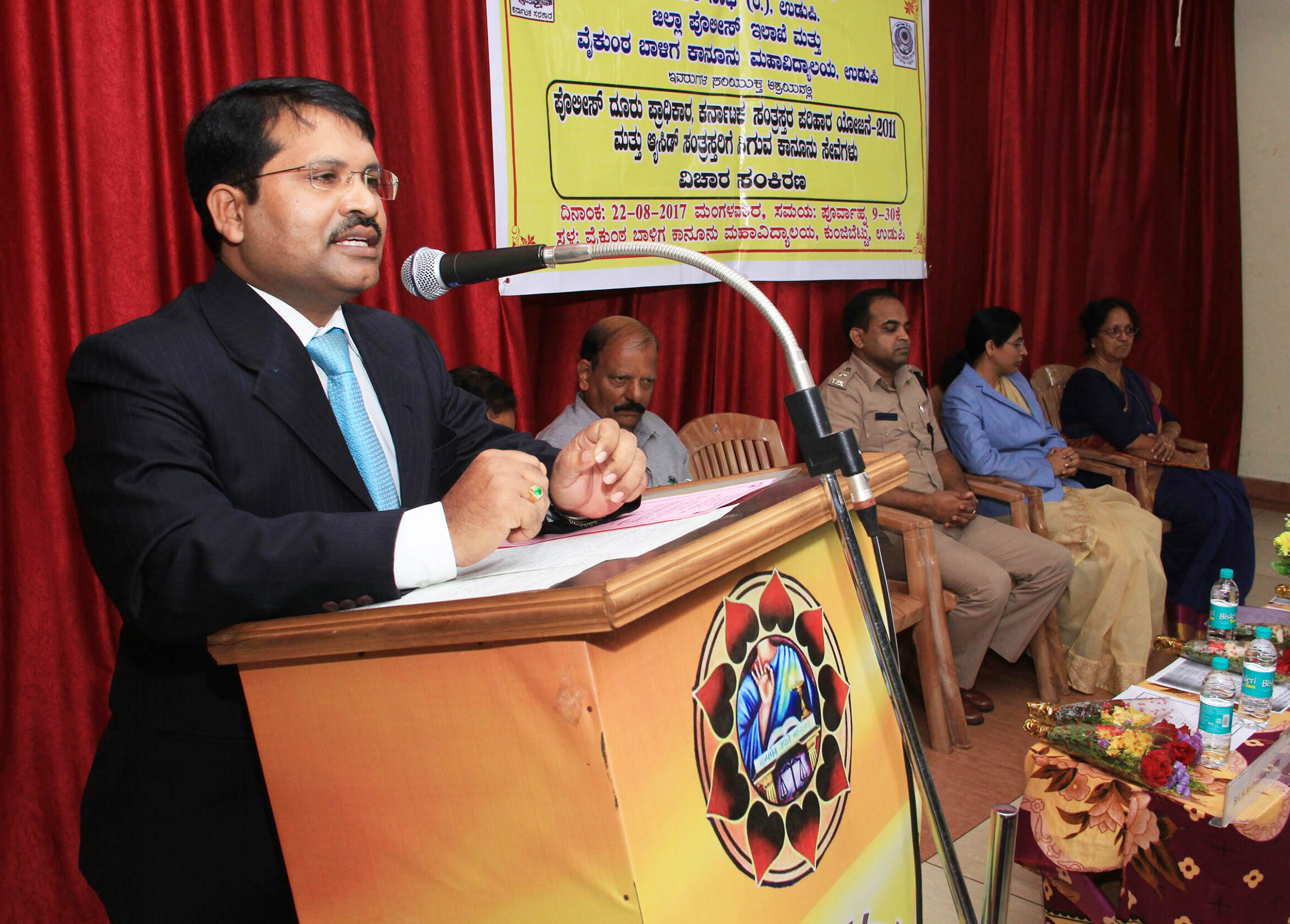 ಆ್ಯಸಿಡ್ ಸಂತ್ರಸ್ತರಿಗೆ ಕಾನೂನು ಸೇವಾ ಪ್ರಾಧಿಕಾರದಿಂದ ನೆರವು: ಜಿಲ್ಲಾ ನ್ಯಾಯಾಧೀಶ ವೆಂಕಟೇಶ್ ನಾಯ್ಕಾ